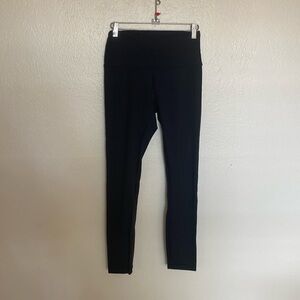 Lululemon Wunder Under leggings. Size 6 in black
